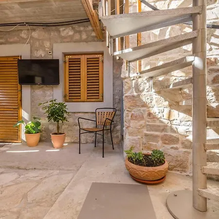 House Hidden Beauty *